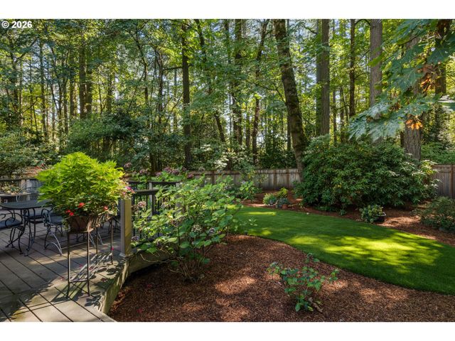 17280 Sw OAKENSHIELD Ct, Portland, OR 97224