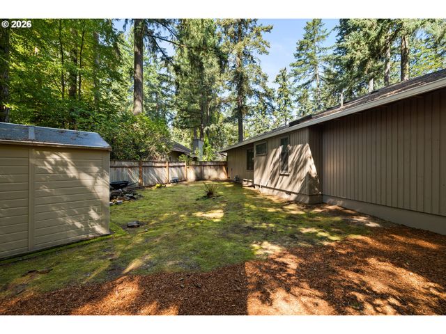 17280 Sw OAKENSHIELD Ct, Portland, OR 97224