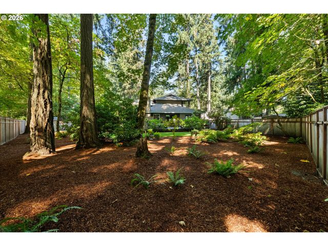 17280 Sw OAKENSHIELD Ct, Portland, OR 97224