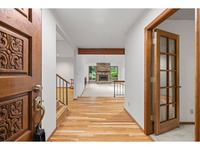 17280 Sw OAKENSHIELD Ct, Portland, OR 97224