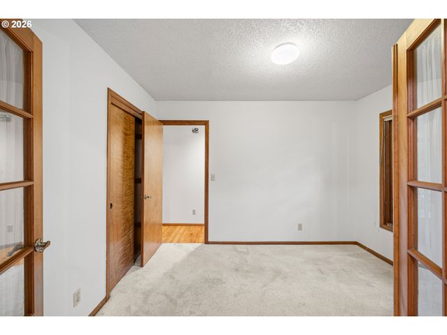 17280 Sw OAKENSHIELD Ct, Portland, OR 97224