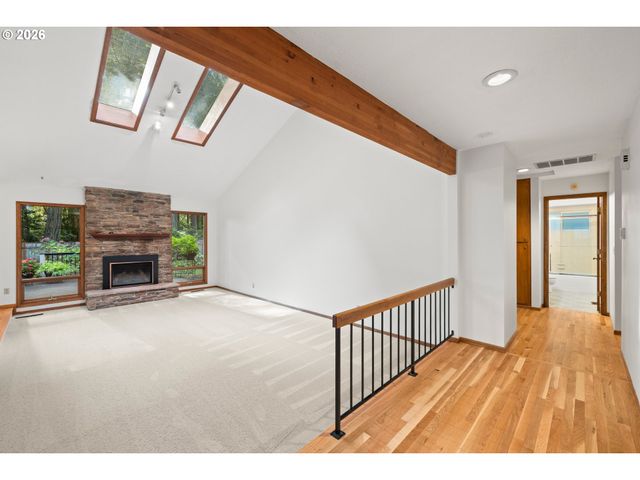 17280 Sw OAKENSHIELD Ct, Portland, OR 97224