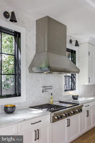 3117 38TH ST NW, Washington, DC 20016