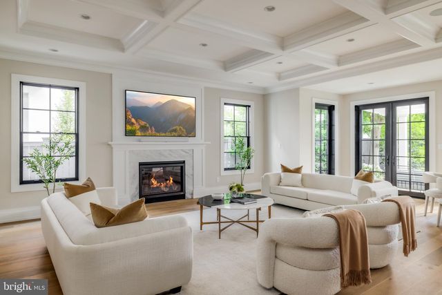 3117 38TH ST NW, Washington, DC 20016