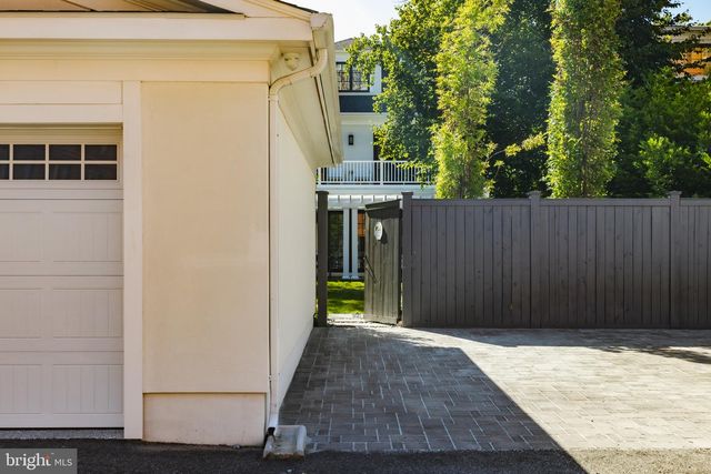 3117 38TH ST NW, Washington, DC 20016