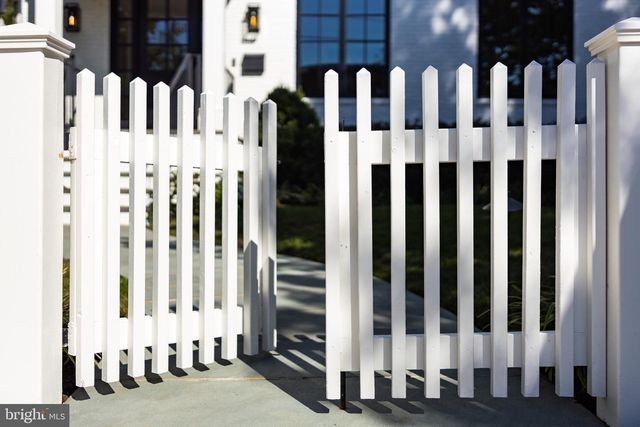 3117 38TH ST NW, Washington, DC 20016