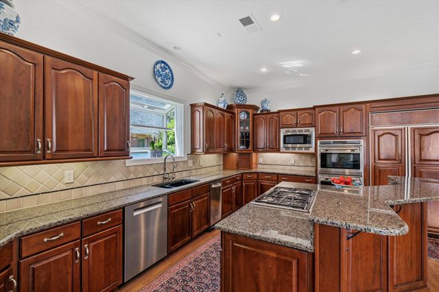 3333 BEDFORD LN, Germantown, TN 38139