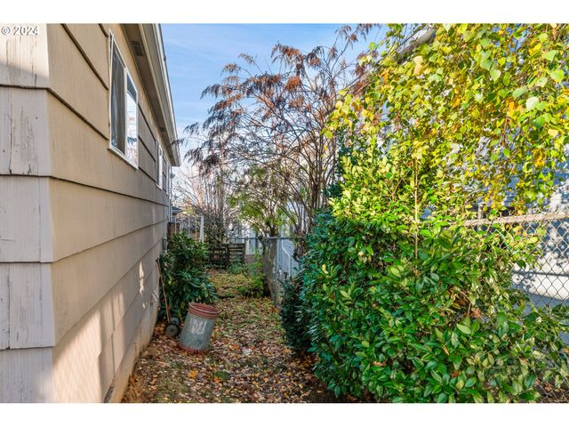 1704 Ne 81ST Ave, Portland, OR 97213