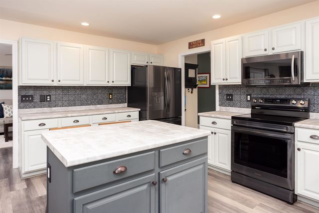 77 Partridge Drive, Essex, VT 05452
