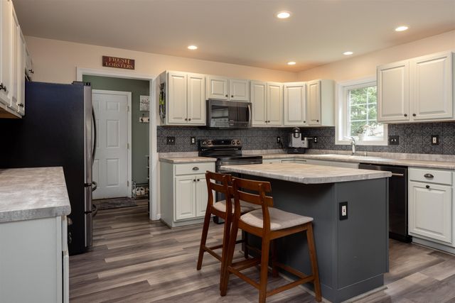 77 Partridge Drive, Essex, VT 05452