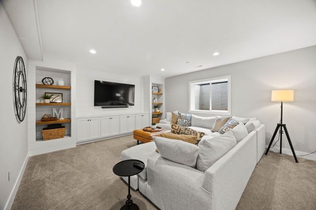 8225 Bailey Drive, West Des Moines, IA 50266