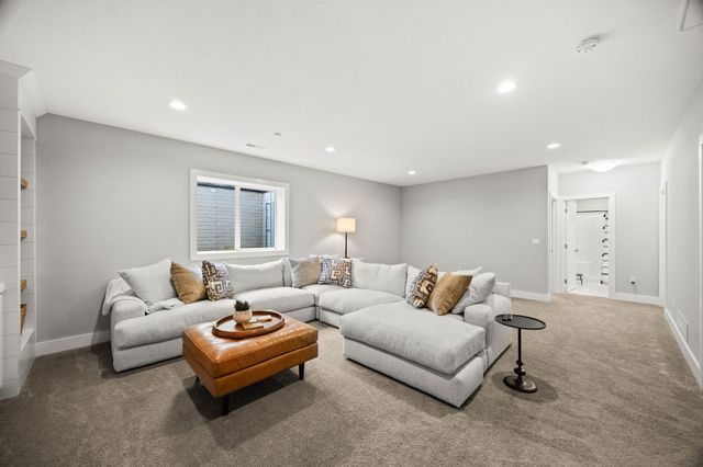 8225 Bailey Drive, West Des Moines, IA 50266