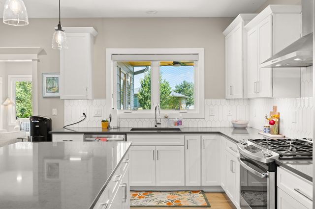 8225 Bailey Drive, West Des Moines, IA 50266