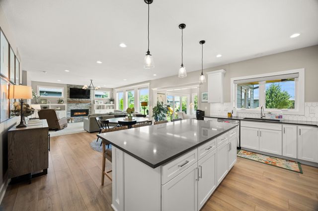 8225 Bailey Drive, West Des Moines, IA 50266