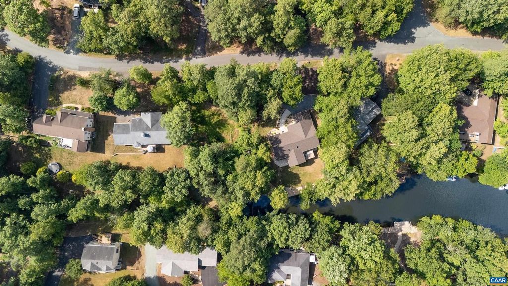 13 LAGUNA RD, Palmyra, VA 22963