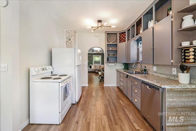 1215 4th Ave E, Twin Falls, ID 83301