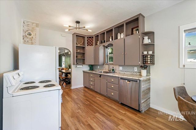 1215 4th Ave E, Twin Falls, ID 83301