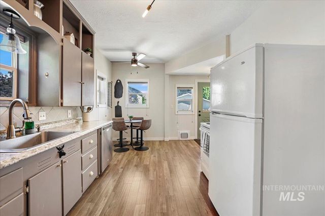 1215 4th Ave E, Twin Falls, ID 83301