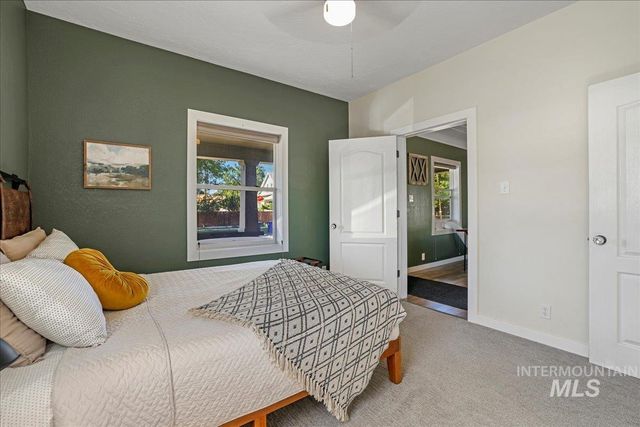 1215 4th Ave E, Twin Falls, ID 83301