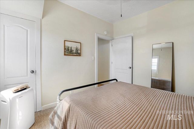 1215 4th Ave E, Twin Falls, ID 83301