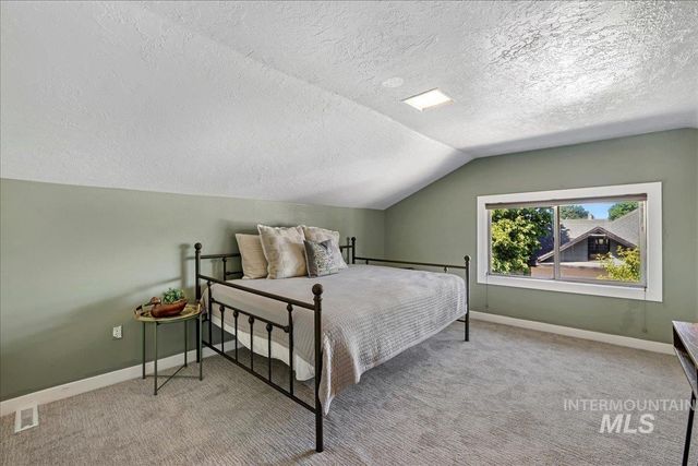 1215 4th Ave E, Twin Falls, ID 83301