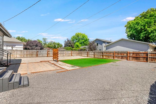 1215 4th Ave E, Twin Falls, ID 83301