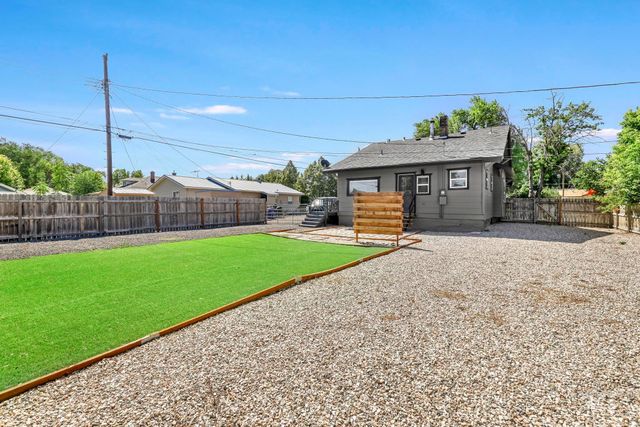 1215 4th Ave E, Twin Falls, ID 83301
