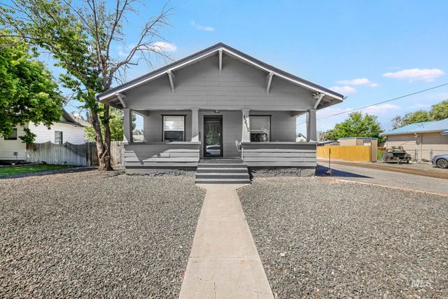 1215 4th Ave E, Twin Falls, ID 83301