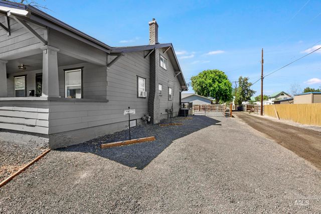 1215 4th Ave E, Twin Falls, ID 83301