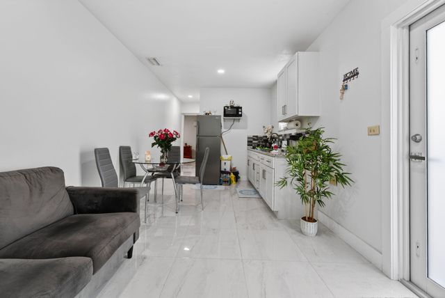 10040 SW 32nd Street, Miami, FL 33165