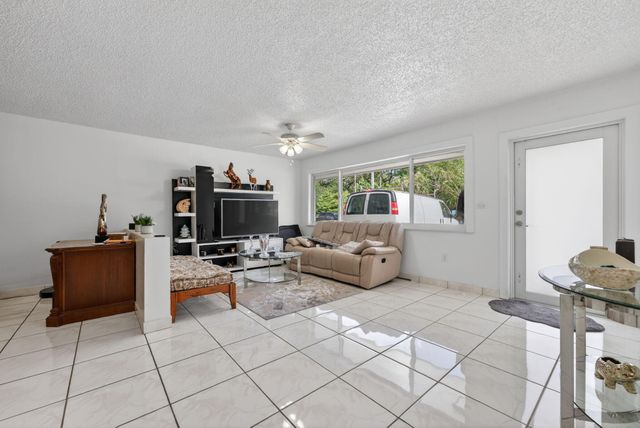 10040 SW 32nd Street, Miami, FL 33165