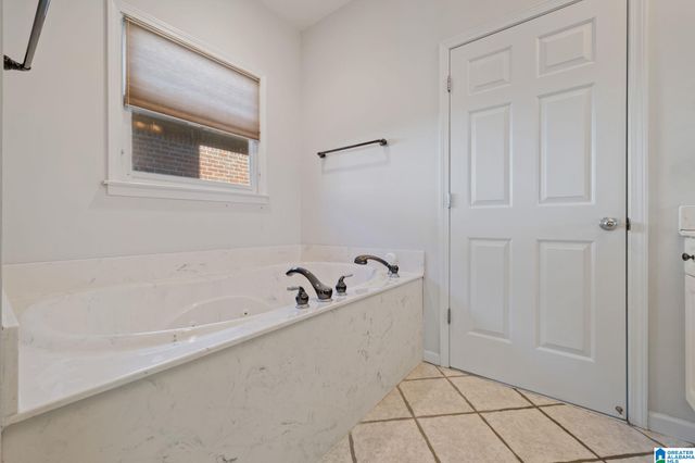 626 NORTH LAKE CIRCLE, Birmingham, AL 35242