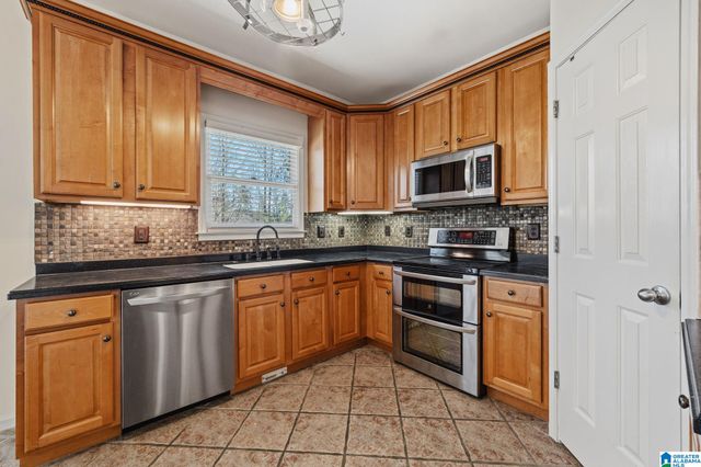 626 NORTH LAKE CIRCLE, Birmingham, AL 35242