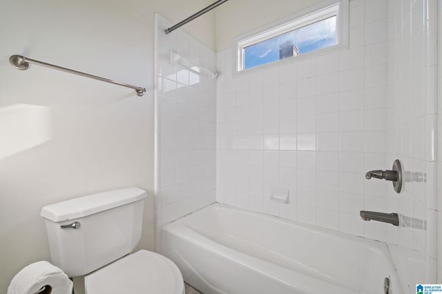 626 NORTH LAKE CIRCLE, Birmingham, AL 35242