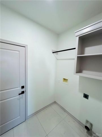 518 Tower Oak Drive, Alamo, TX 78516