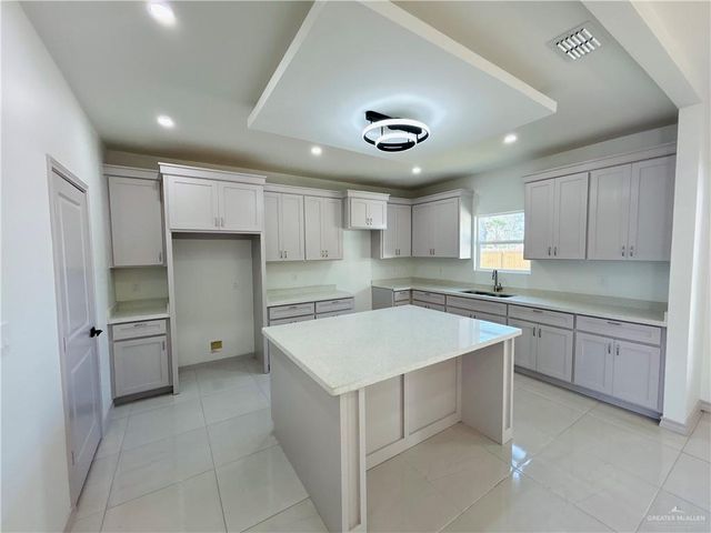 518 Tower Oak Drive, Alamo, TX 78516