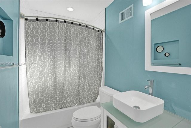 3424 NW 33rd St, Lauderdale Lakes, FL 33309