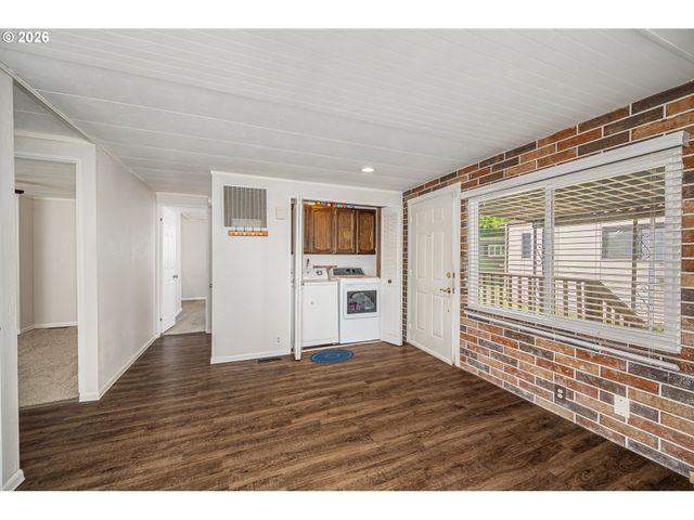 1475 GREEN ACRES Rd 95, Eugene, OR 97408