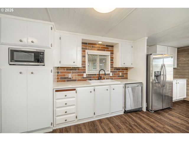 1475 GREEN ACRES Rd 95, Eugene, OR 97408