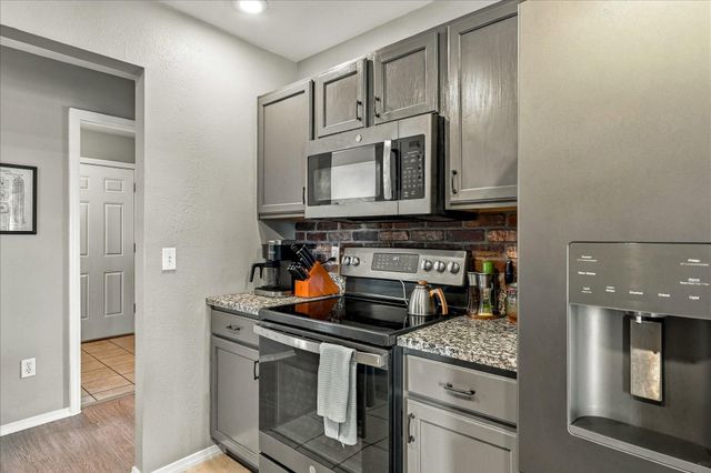 4631 W Bull Run Battle Street, Battlefield, MO 65619