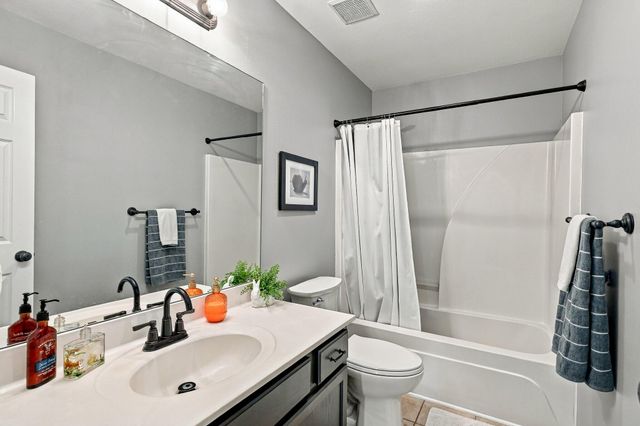 4631 W Bull Run Battle Street, Battlefield, MO 65619
