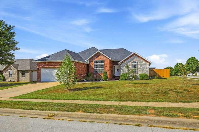 4631 W Bull Run Battle Street, Battlefield, MO 65619