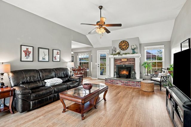 4631 W Bull Run Battle Street, Battlefield, MO 65619