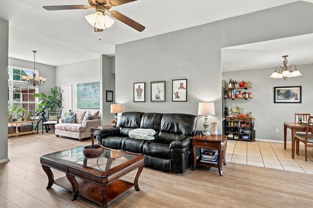 4631 W Bull Run Battle Street, Battlefield, MO 65619