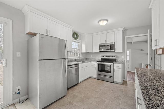 882 Catalina DR, Newport News, VA 23608