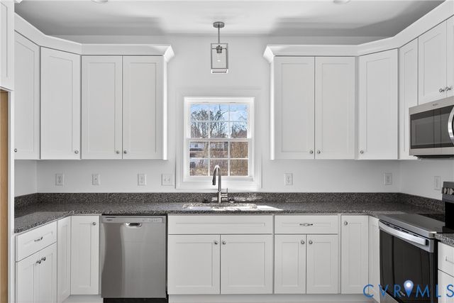 101 Moore Dr, Williamsburg, VA 23188