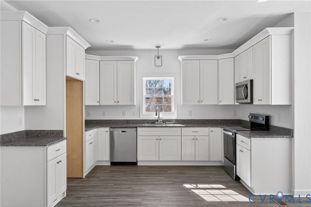 101 Moore Dr, Williamsburg, VA 23188