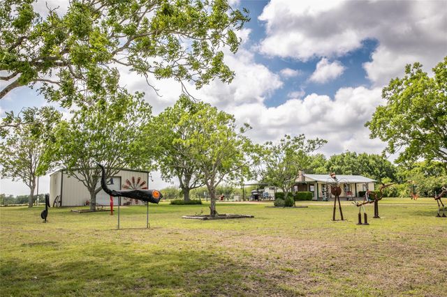 2603 McNelly LN, Burton, TX 77835