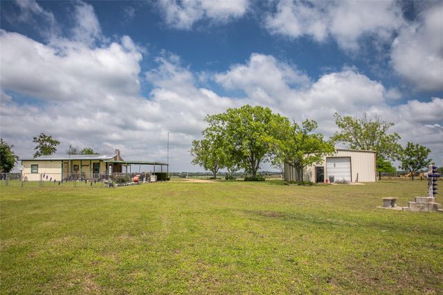 2603 McNelly LN, Burton, TX 77835