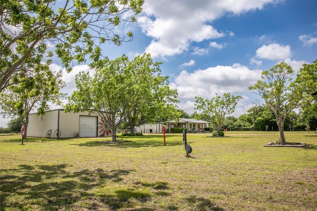 2603 McNelly LN, Burton, TX 77835